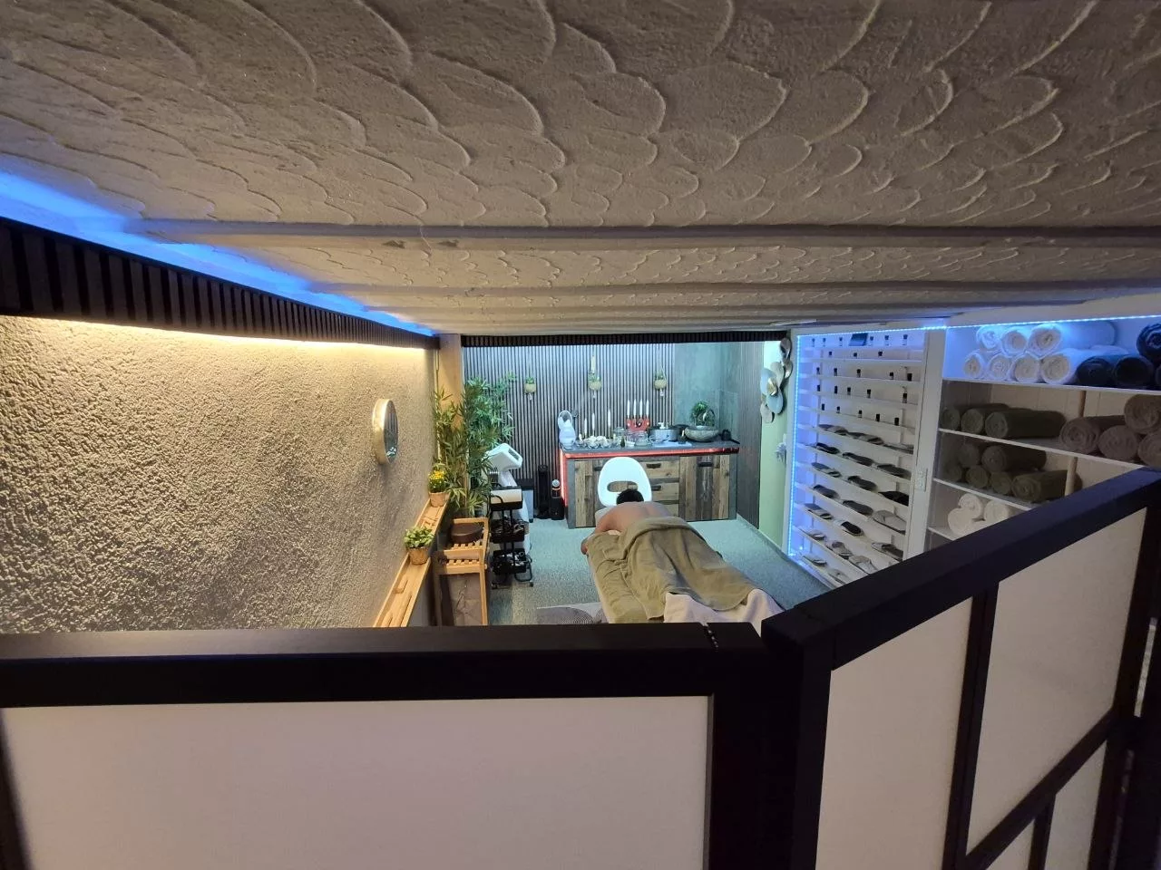 Hardware cosmetology treatment — Universal Professional GmbH — gallery-cosmetology-04