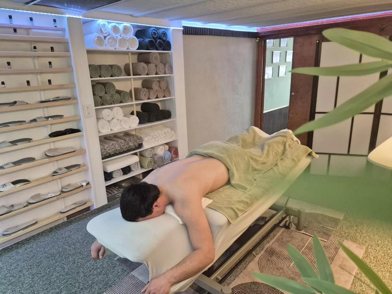 Hardware cosmetology treatment — Universal Professional GmbH — gallery-cosmetology-06