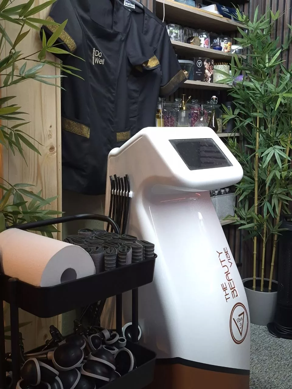 Hardware cosmetology treatment — Universal Professional GmbH — gallery-cosmetology-11