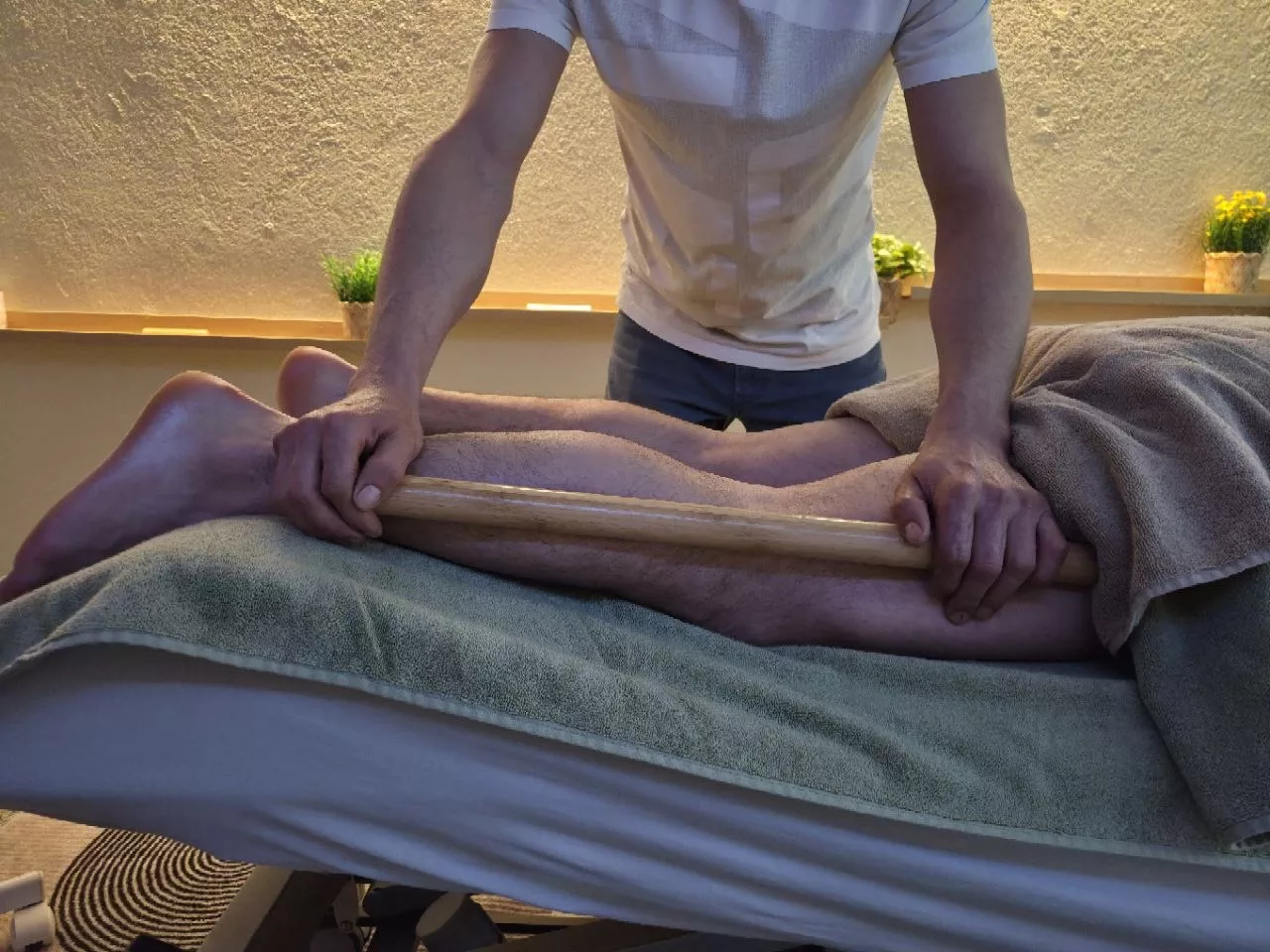 Professional massage therapy session — Universal Professional GmbH — gallery-massage-09