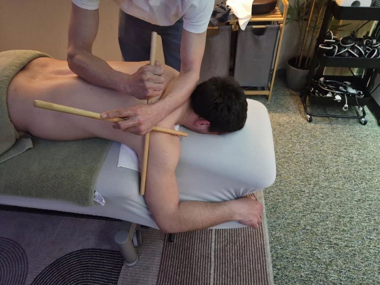 Professional massage therapy session — Universal Professional GmbH — gallery-massage-17