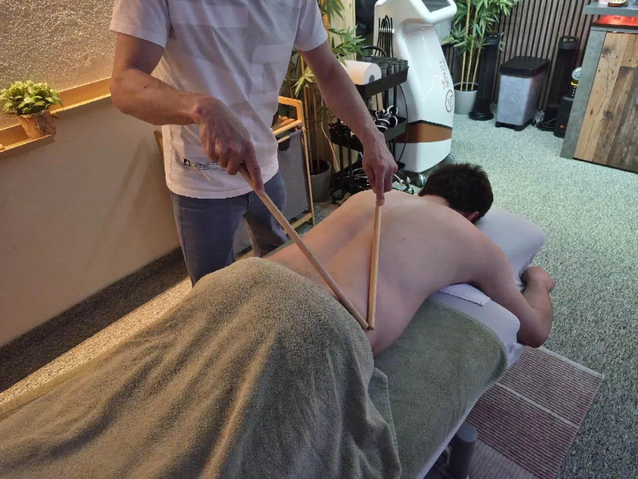 Professional massage therapy session — Universal Professional GmbH — gallery-massage-18
