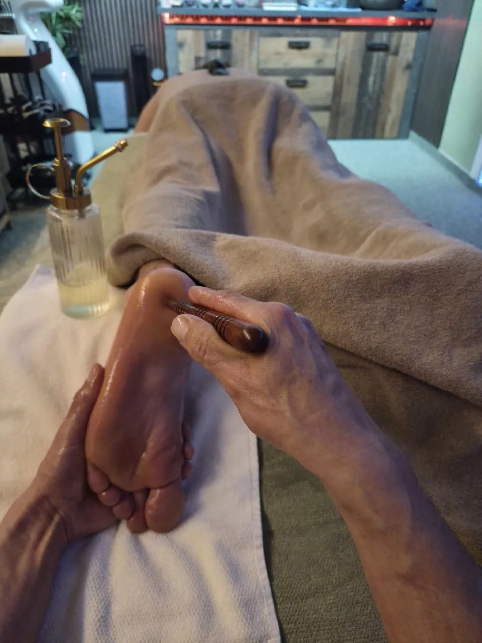 Professional massage therapy session — Universal Professional GmbH — gallery-massage-21