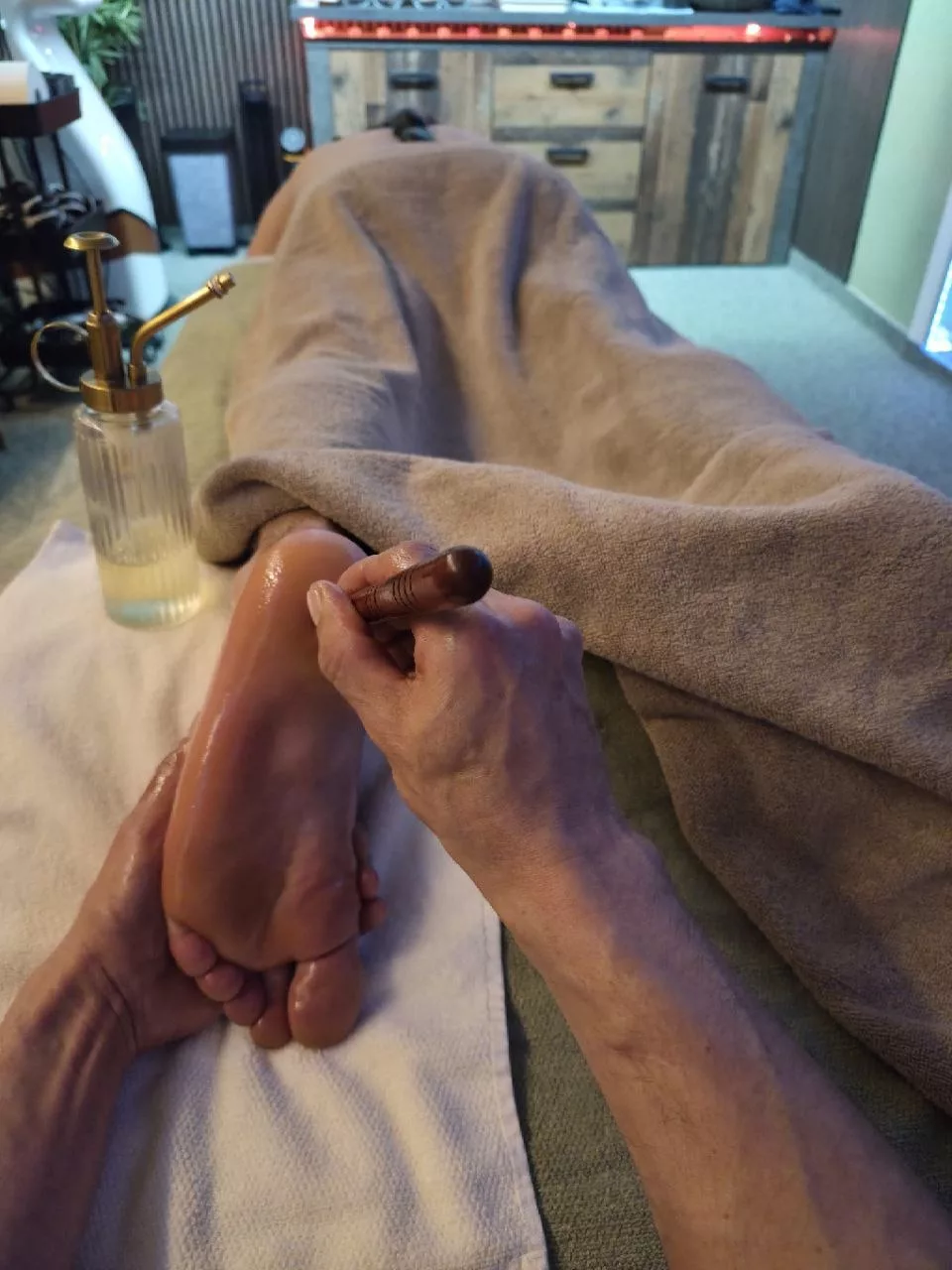 Professional massage therapy session — Universal Professional GmbH — gallery-massage-23