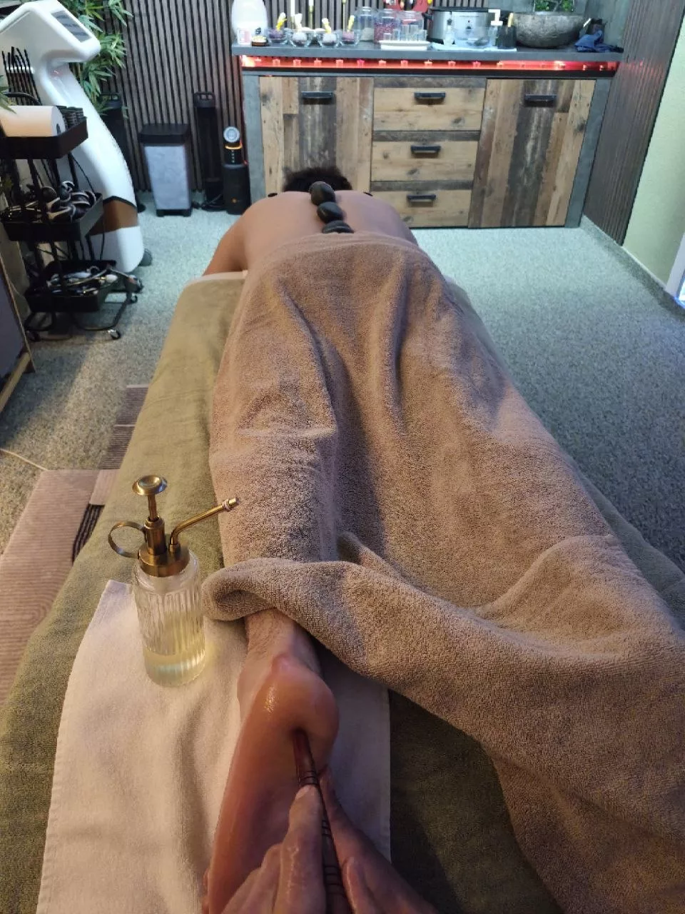 Professional massage therapy session — Universal Professional GmbH — gallery-massage-24