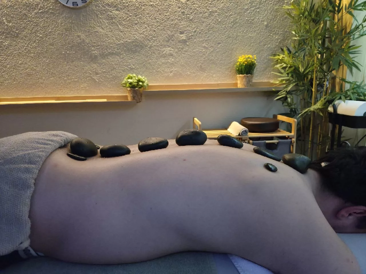 Professional massage therapy session — Universal Professional GmbH — gallery-massage-28