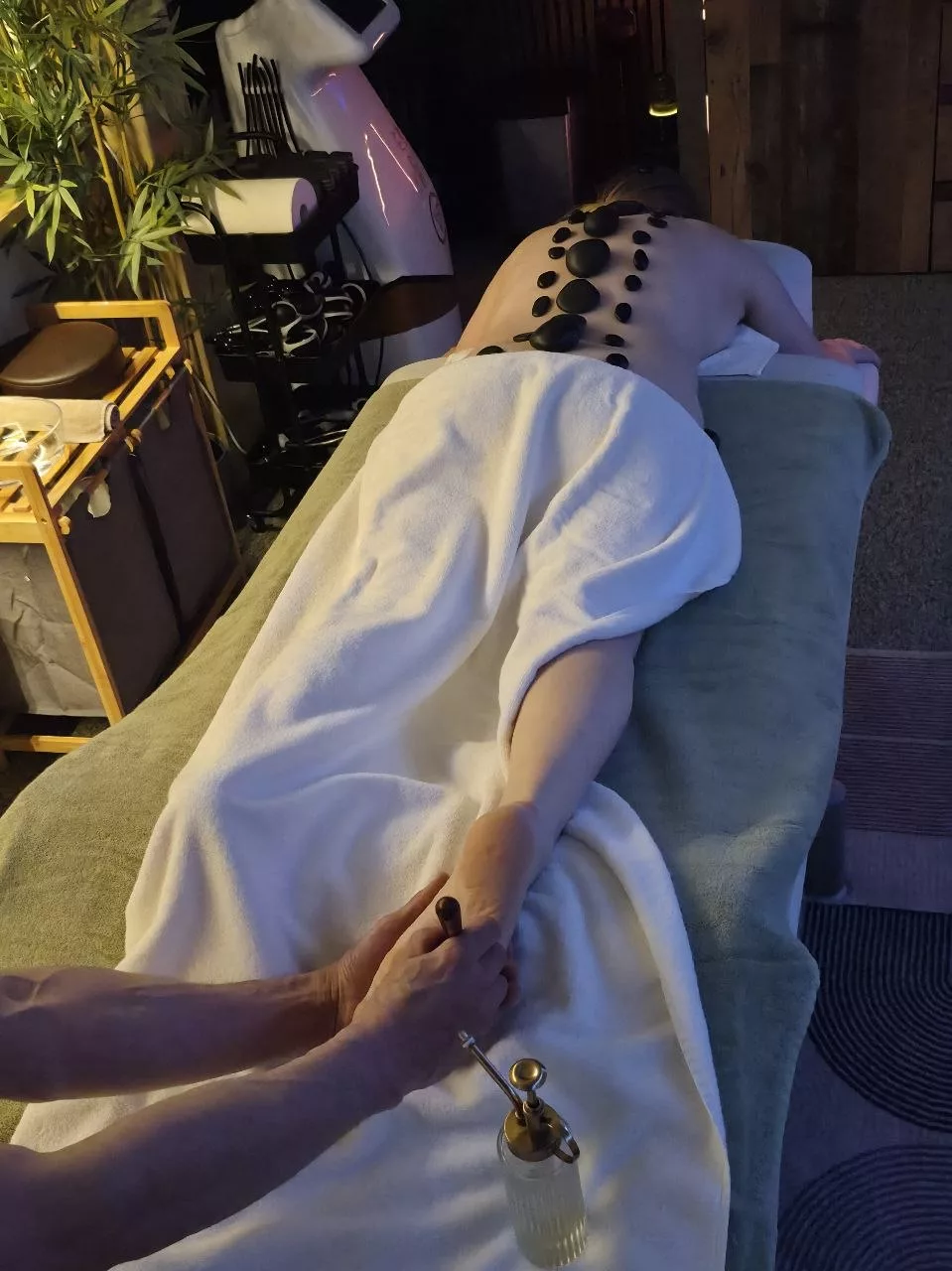 Professional massage therapy session — Universal Professional GmbH — gallery-massage-38