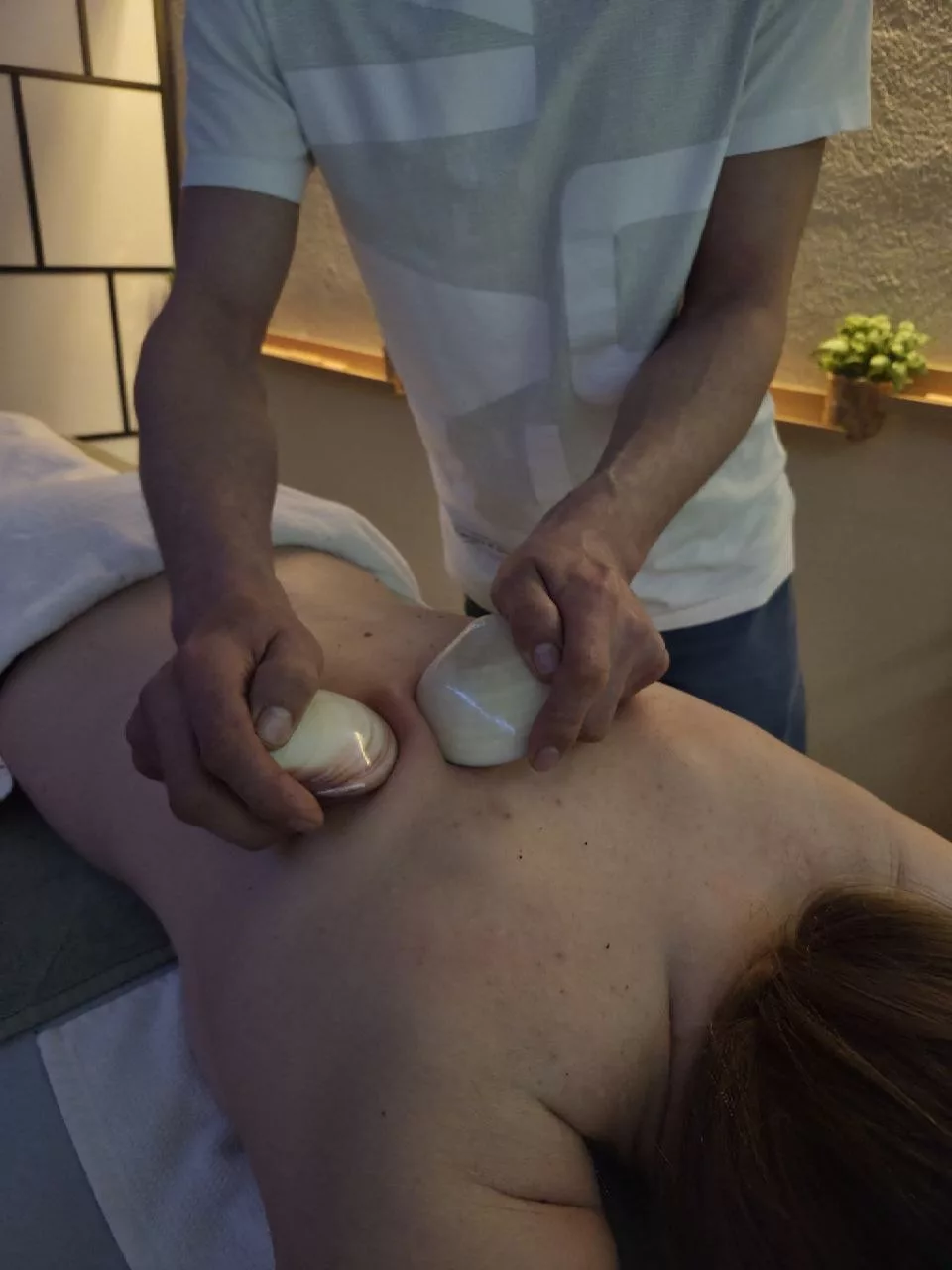 Professional massage therapy session — Universal Professional GmbH — gallery-massage-44