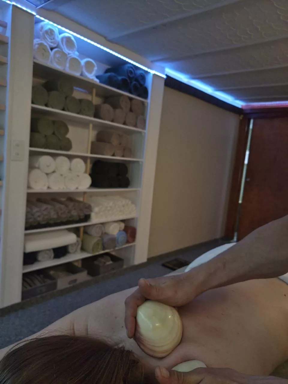 Professional massage therapy session — Universal Professional GmbH — gallery-massage-46