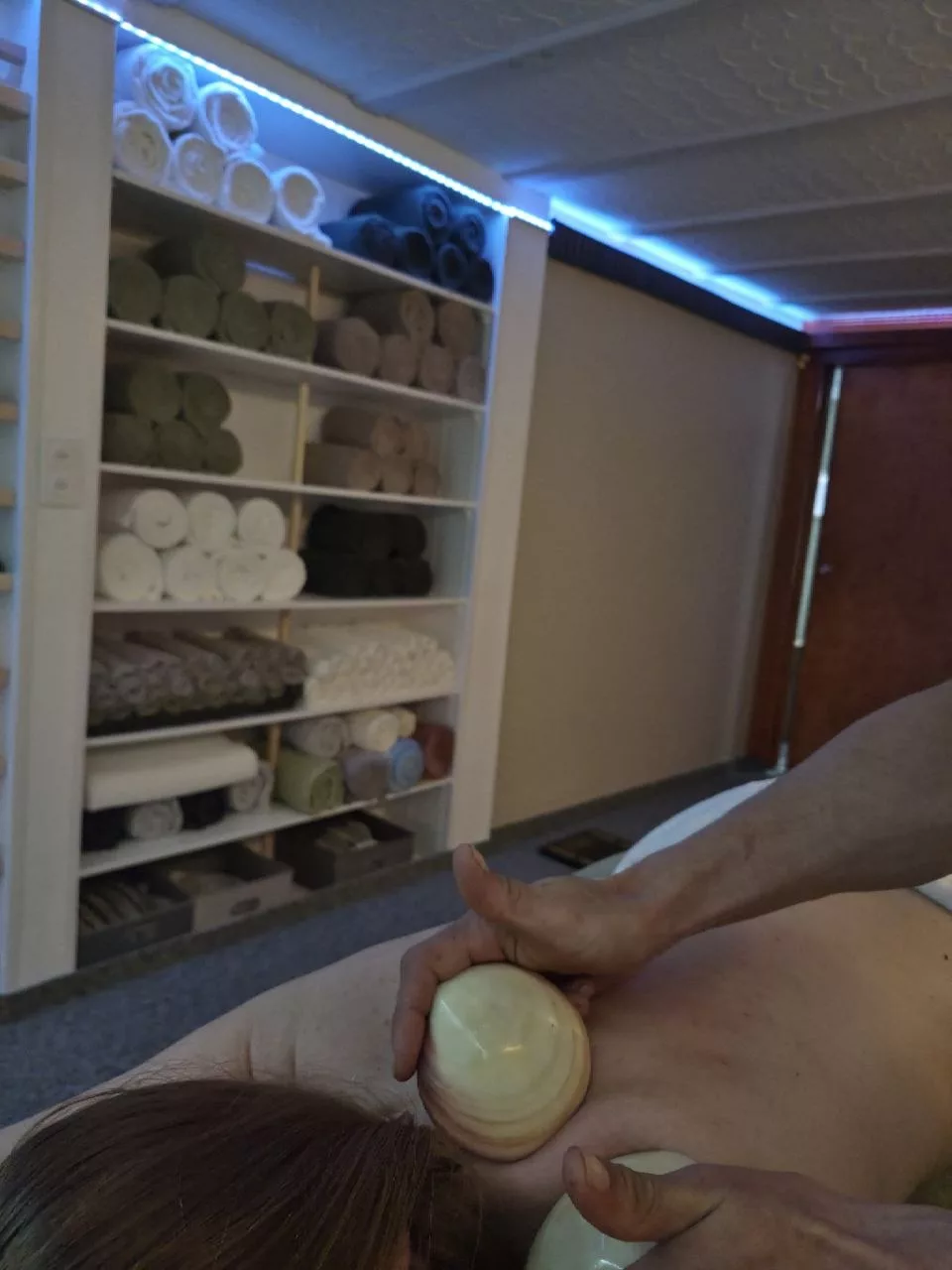 Professional massage therapy session — Universal Professional GmbH — gallery-massage-47